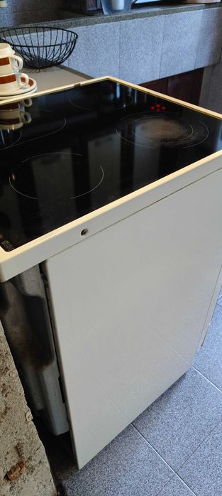 печка Electrolux с индукционен плот