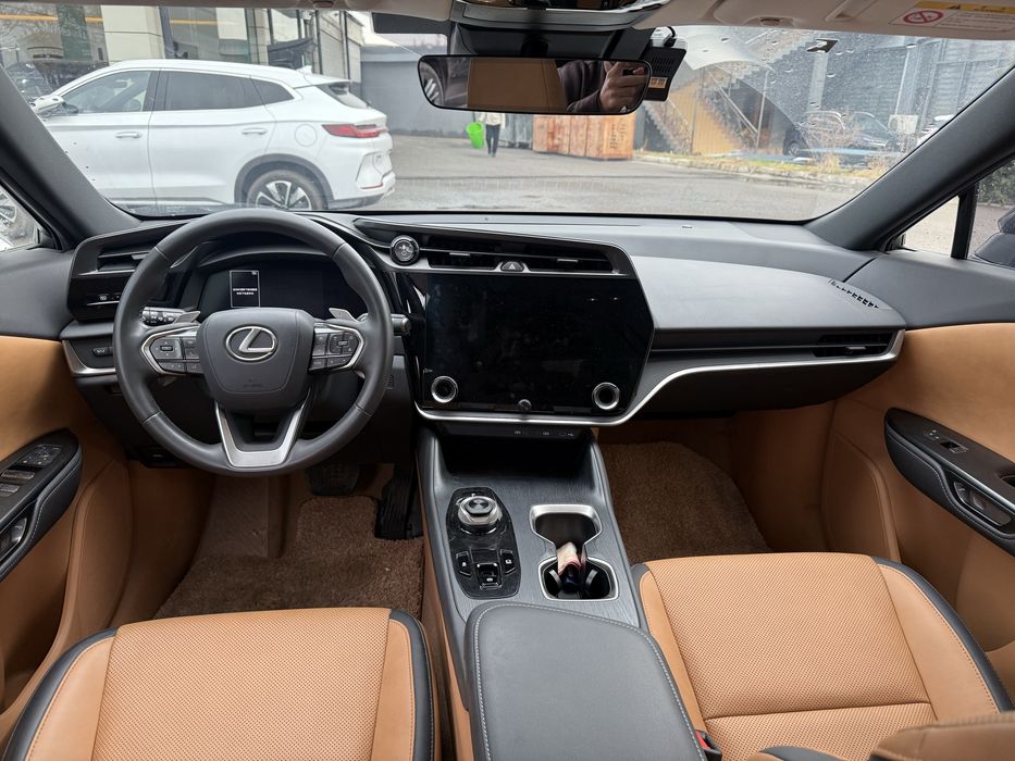 Lexus RZ 450 full elektr