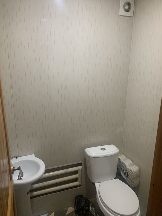 Uy sotiladi 2 xonali 3 xona qilingan Qo’shimchalari bor