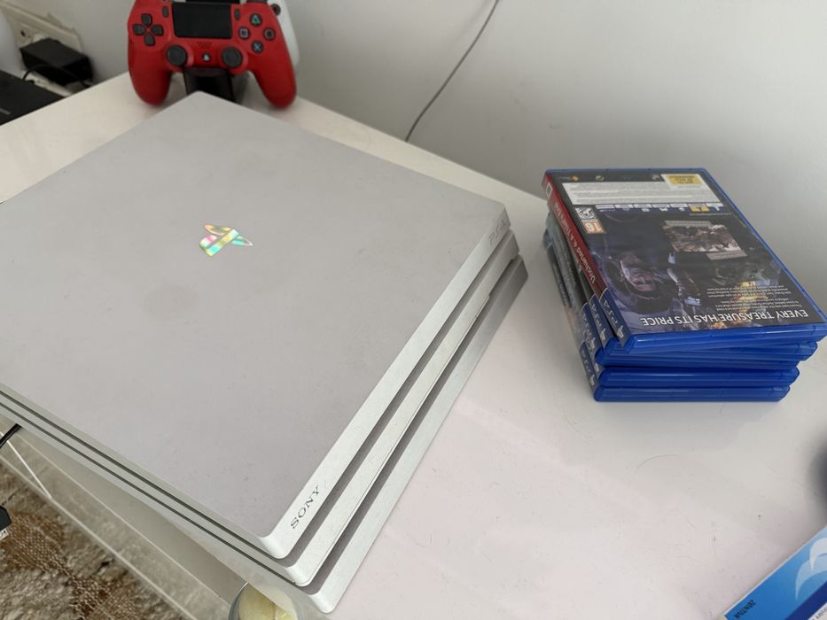 PS 4 PRO 1 TB Alb
