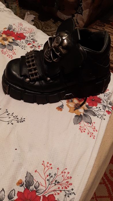 Ghete Cool , mărime 45 , preț 2800 Lei!