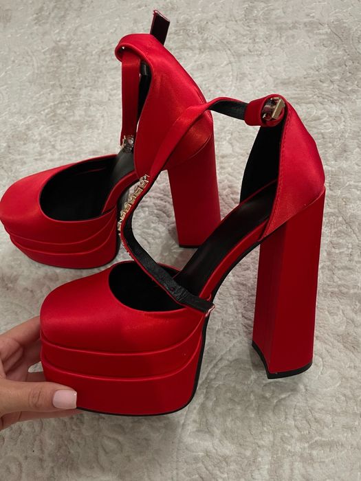 Pantofi Louboutin/sandale Sam Edelman,cizme Zara