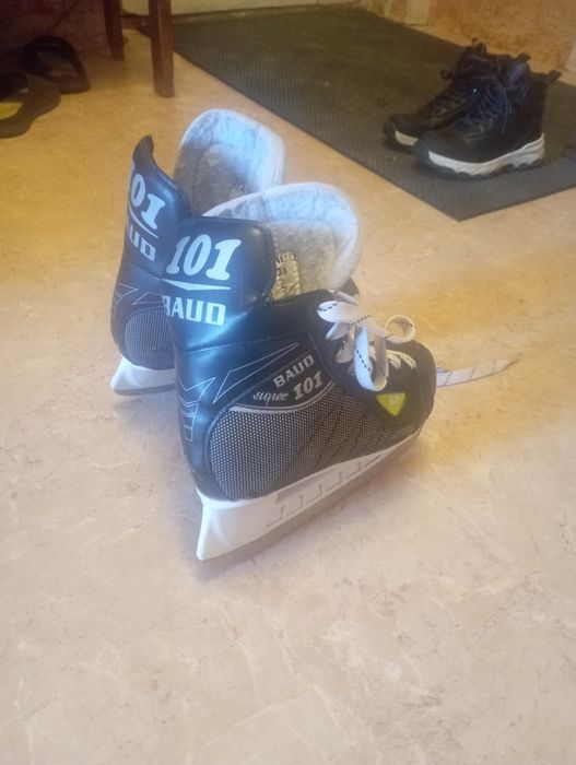 Продам коньки детские