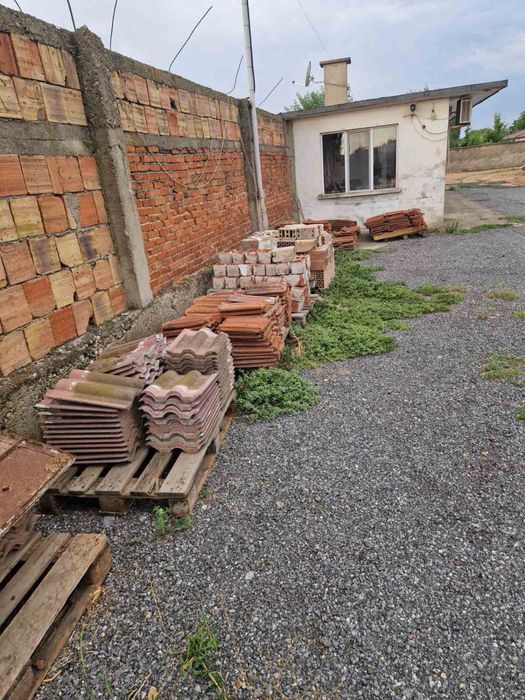 Продавам тухли, керемиди, колове