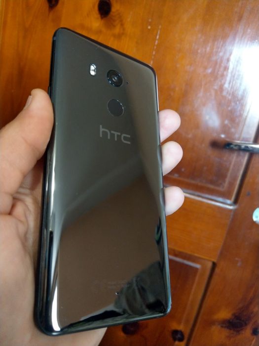 HTC U11 plus 6/128gb. Ip68.