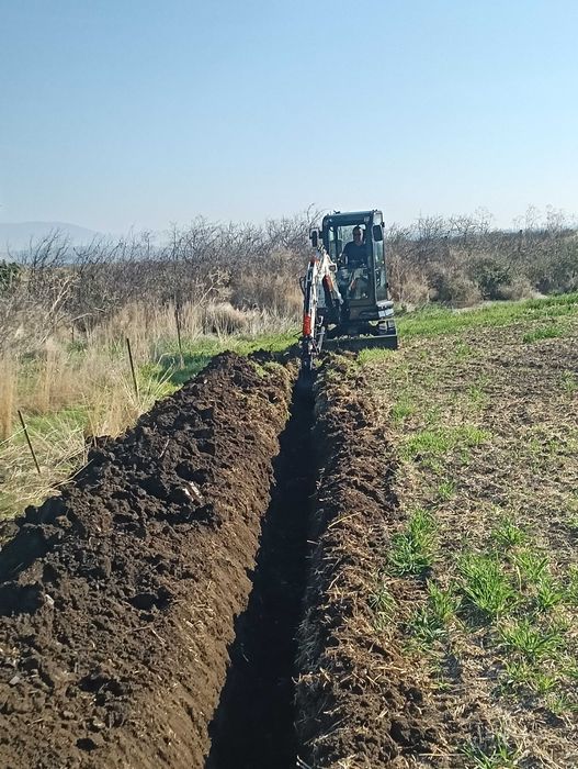 Услуги с мини багер  челен товарач фадрома Сливен Нова Загора Твърдица