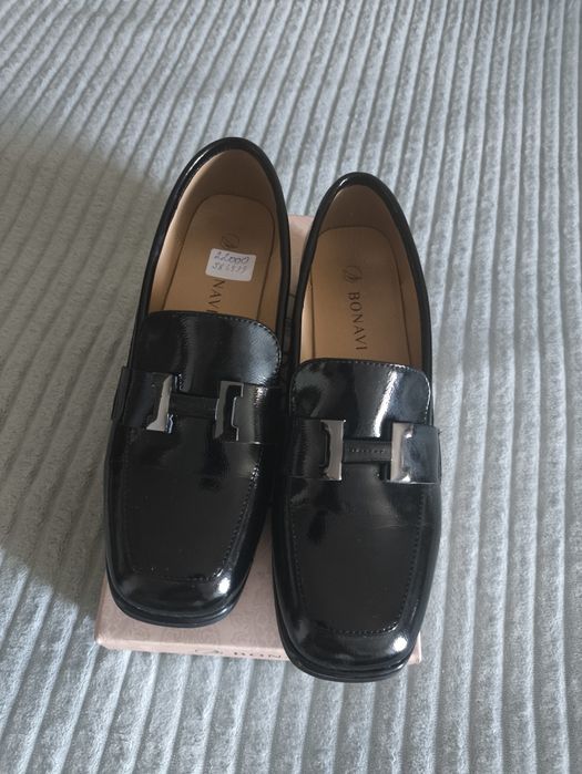 Продам босоножки и туфли