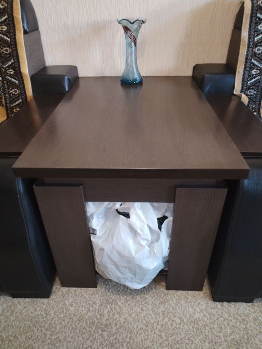 Кресло 2 шт + журнальный столик