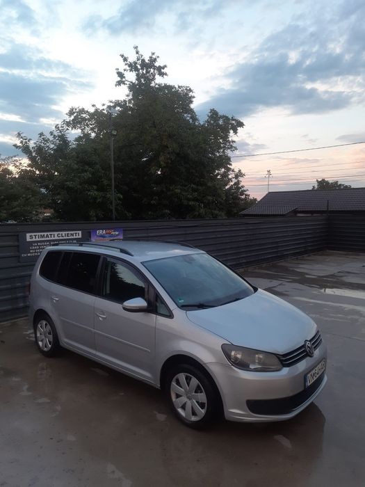 Vând Volkswagen Touran 7 locuri ,1.6 diesel, ,unic proprietar in România din 2022.