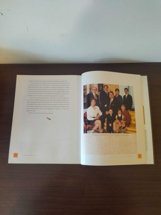 Продавам книга с автограф Cigar Family: A 100 Year Journey in the Cigar Industry (1999)