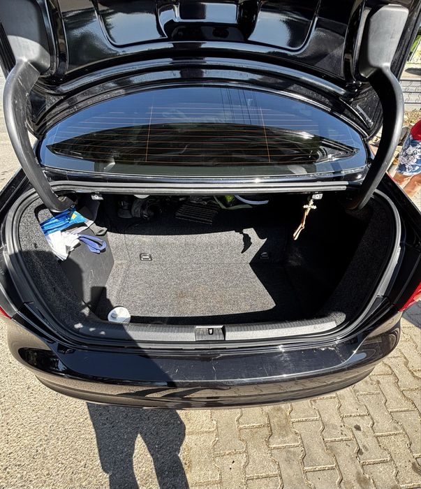 VW Jetta hybrid 177cp piele rosie