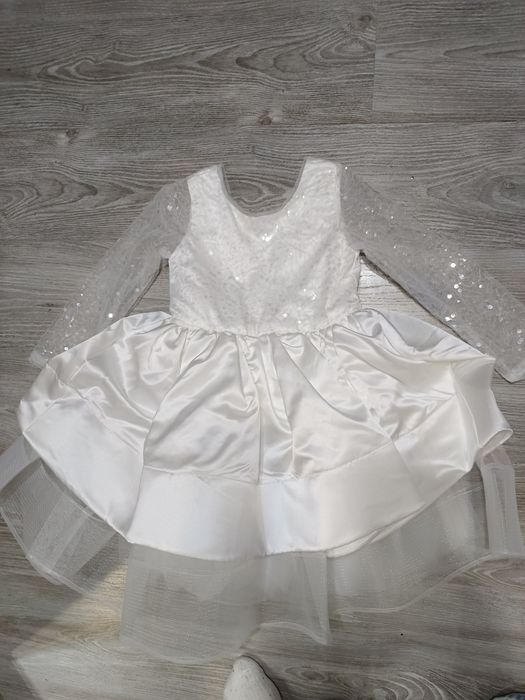 Новое платье на 6-7лет