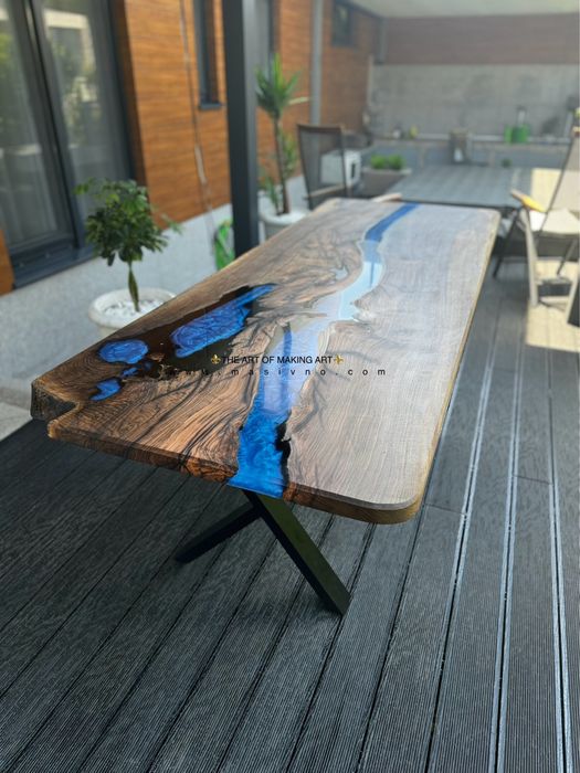 Маса от естествено дърво и епоксидна смола