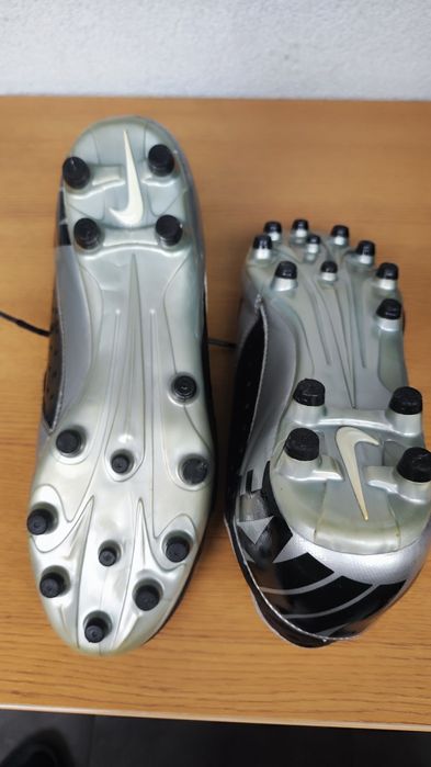 Футболни( обувки )бутонки Nike, 40