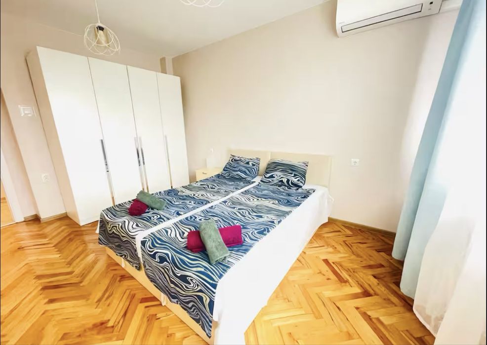 Дава се под наем Двустаен апартамент в Варна, Център - 65 кв.м за 61.2 € - Снимка #1