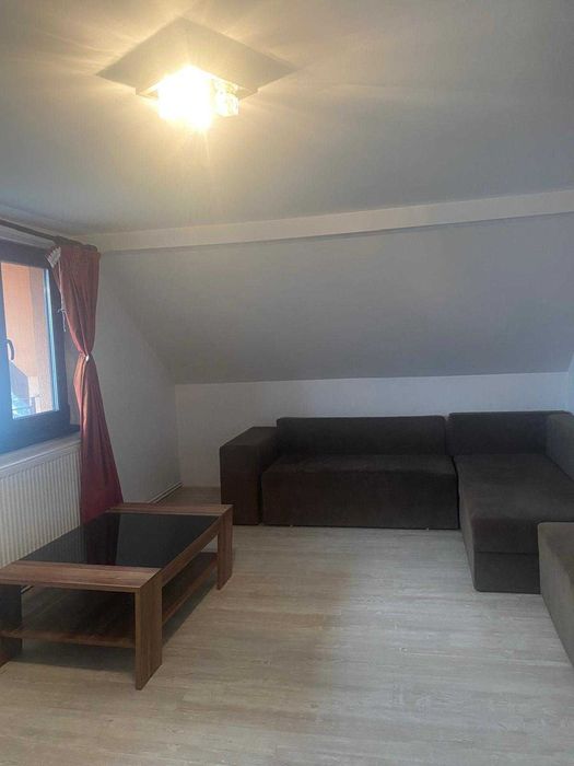 Camera la apartament la curte