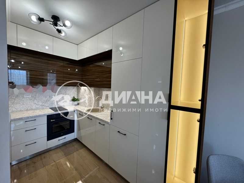 Продава се Двустаен апартамент в Пловдив, Съдийски - 68 кв.м за 2324 €/кв.м - Снимка #2