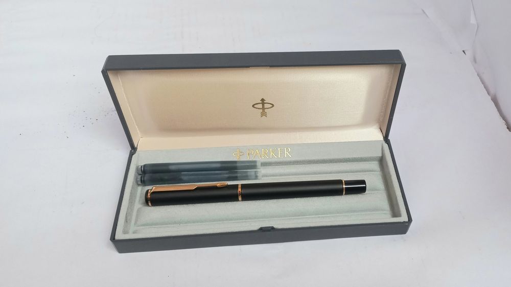 Stilou Parker, UK,  în cutie de cadou