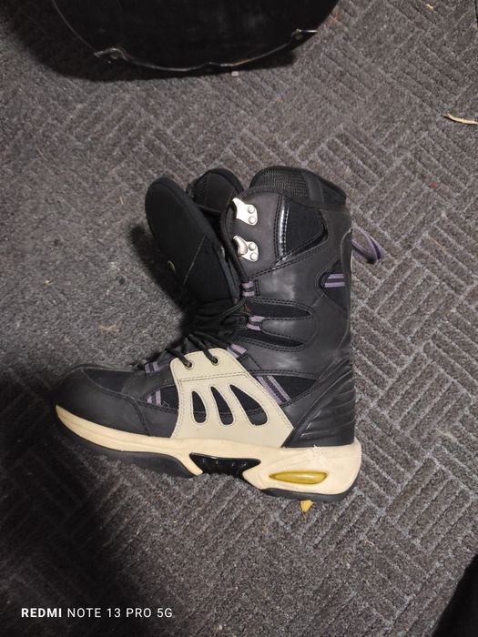 Срочно Продам Сноуборд с ботинками 42размера