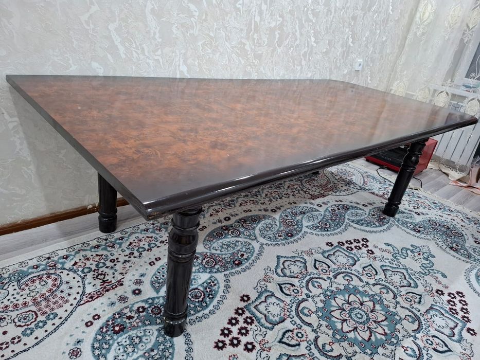 Стол с 8 стульям