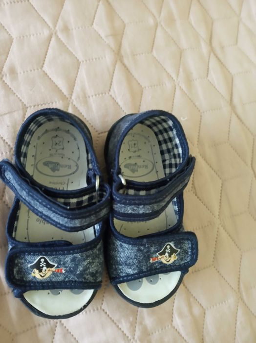 Сандали и кроксове