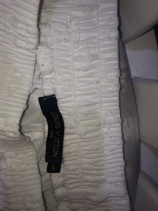 Vand pantaloni scurti LV