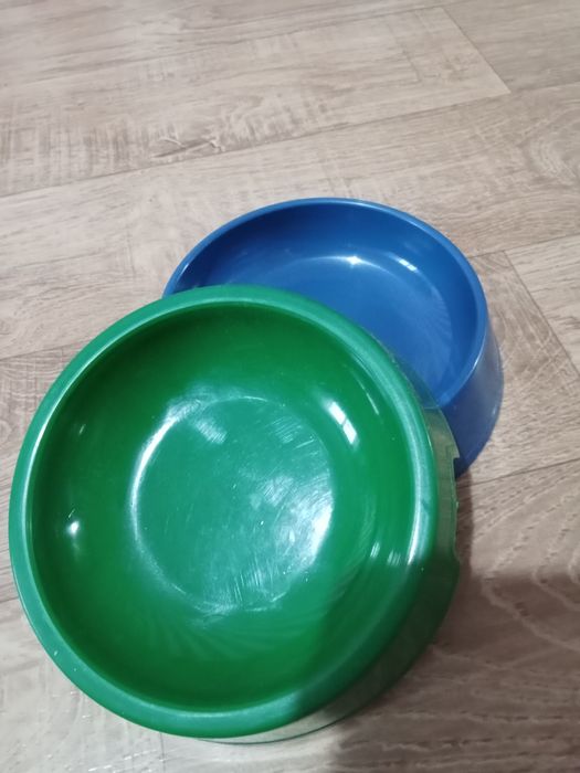 Продам когтиточку и миску.