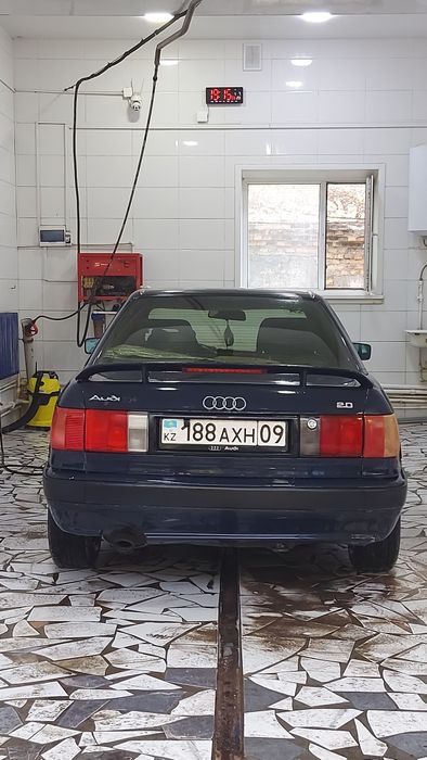 Ауди     80   В4