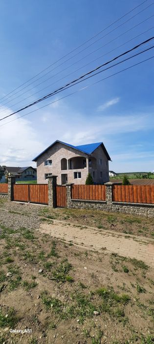 Casă cu 2 nivele
