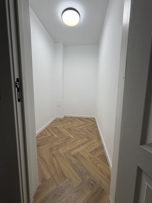 Apartament 2 camere, prima închiriere, parcare privată, complet mobilat și utilat – 450€/lună