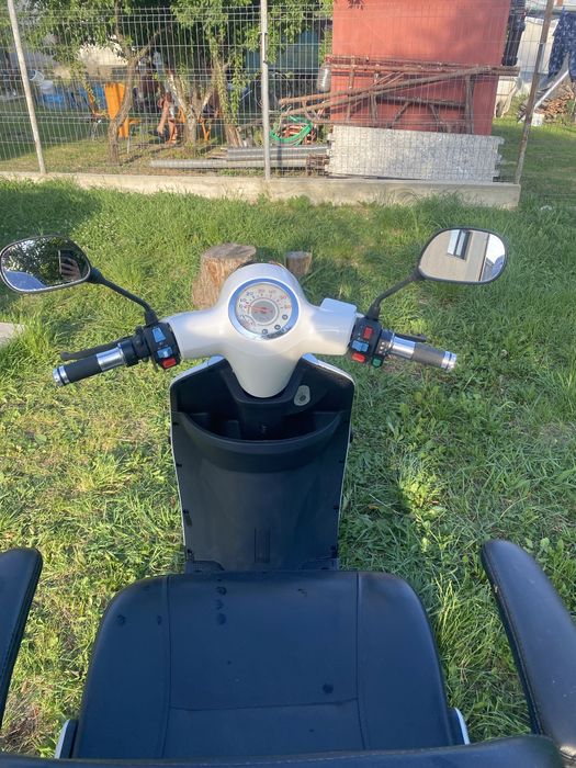 Vand tricilu electric ztech folosit foare putin-necesita inlocuirea ac