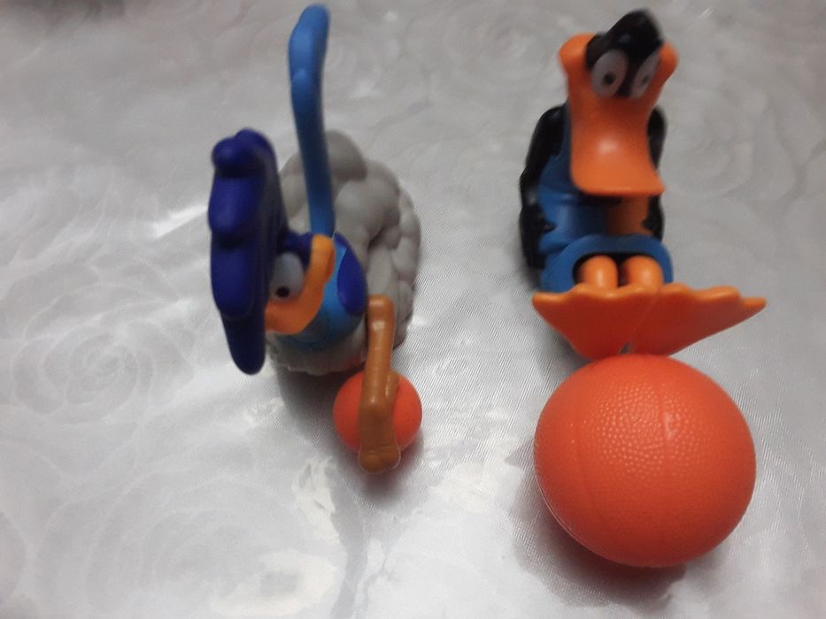 Игрушки из больших киндеров