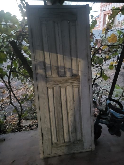 Продаётся дверь дерево