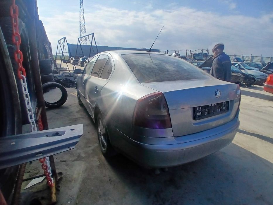 dezmembrez skoda octavia 2