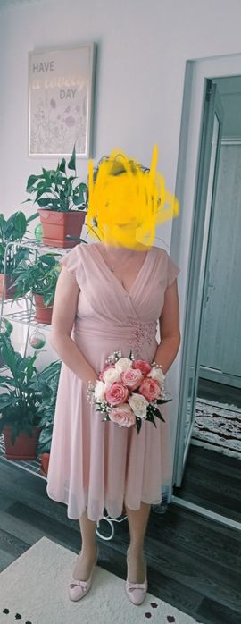 Vând rochie  de ocazie,culoare roz pal,preț 120 , model foarte frumos