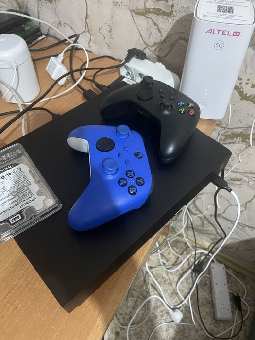 Продам X-box one X 1 терабайт