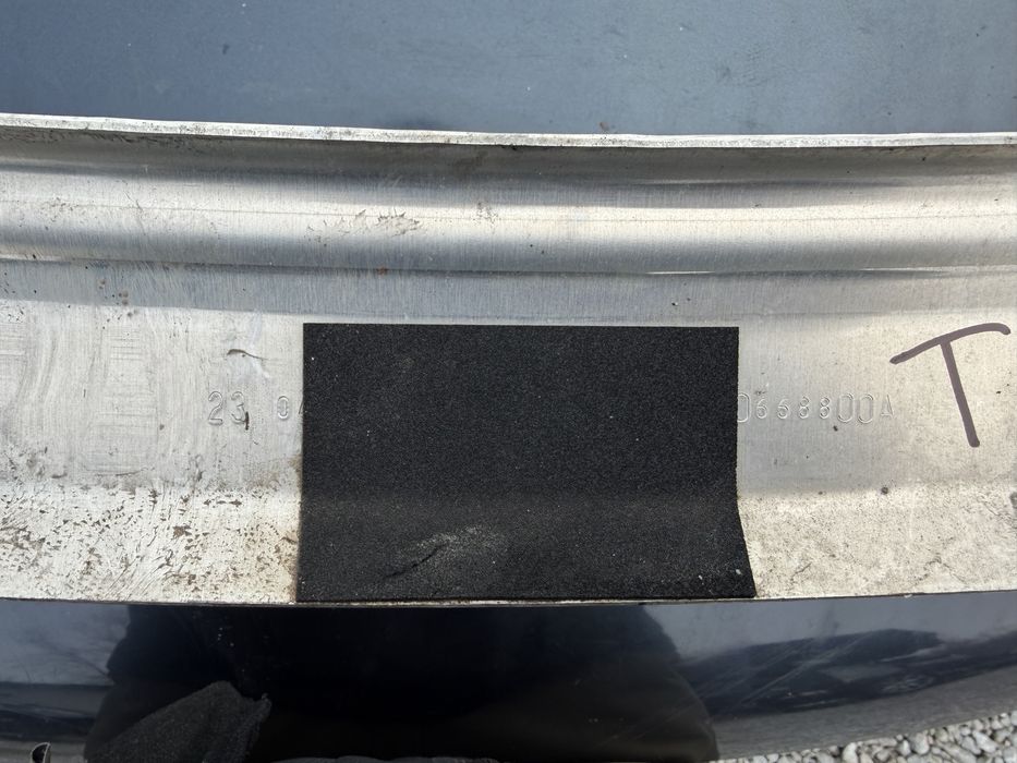 Греда под бронята Tesla Y