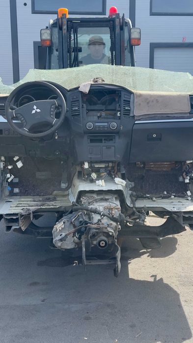 На Запчасти Pajero 4