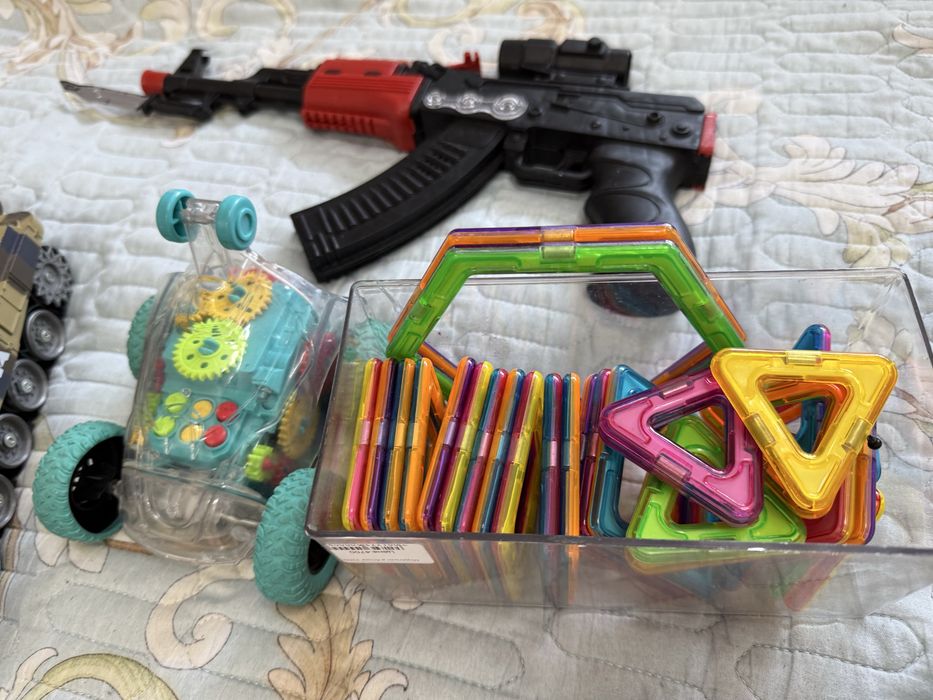 Машинки на пульту