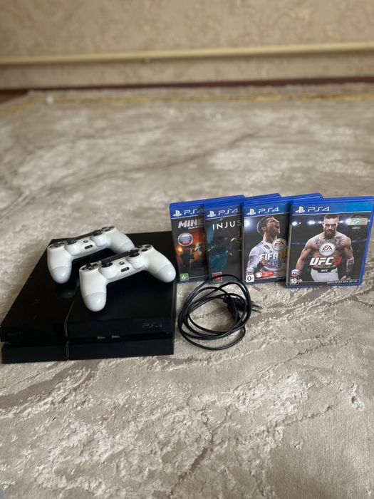 PS4 в отличном состоянии