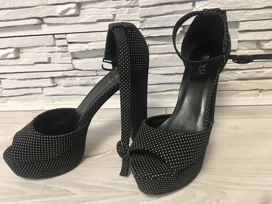 Дамски сандали