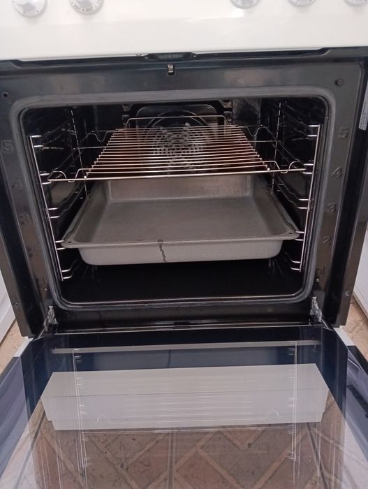 Свободно стояща печка с керамичен плот Gram 2 години гаранция!