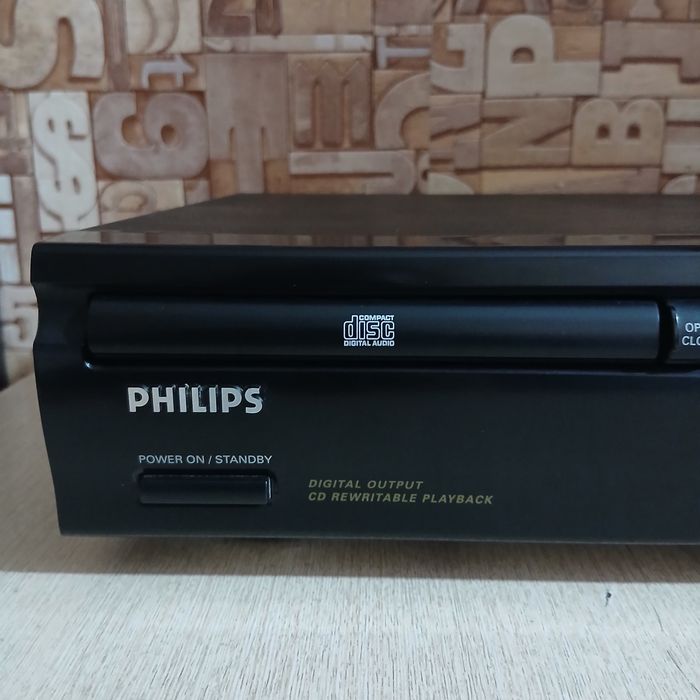 Продам СД проигрыватель  .филипс CD 753