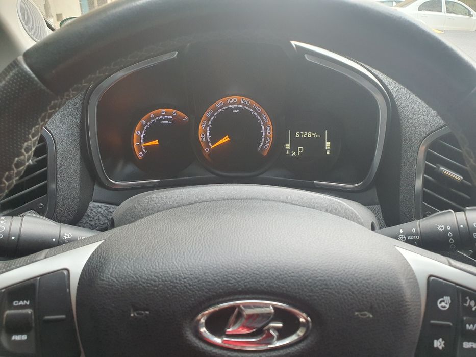 Lada Xray Cross sotiladi.