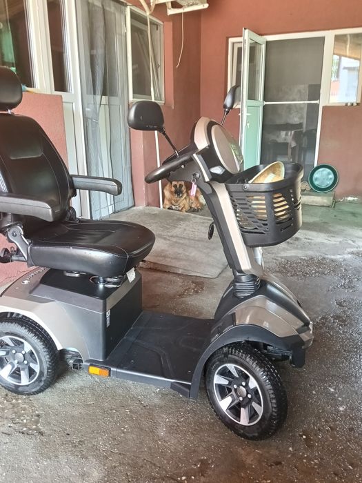Scuter pentru oameni cu handicap și bătrâni