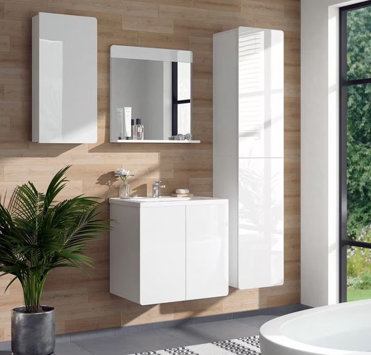 Стенен бял шкаф 4724