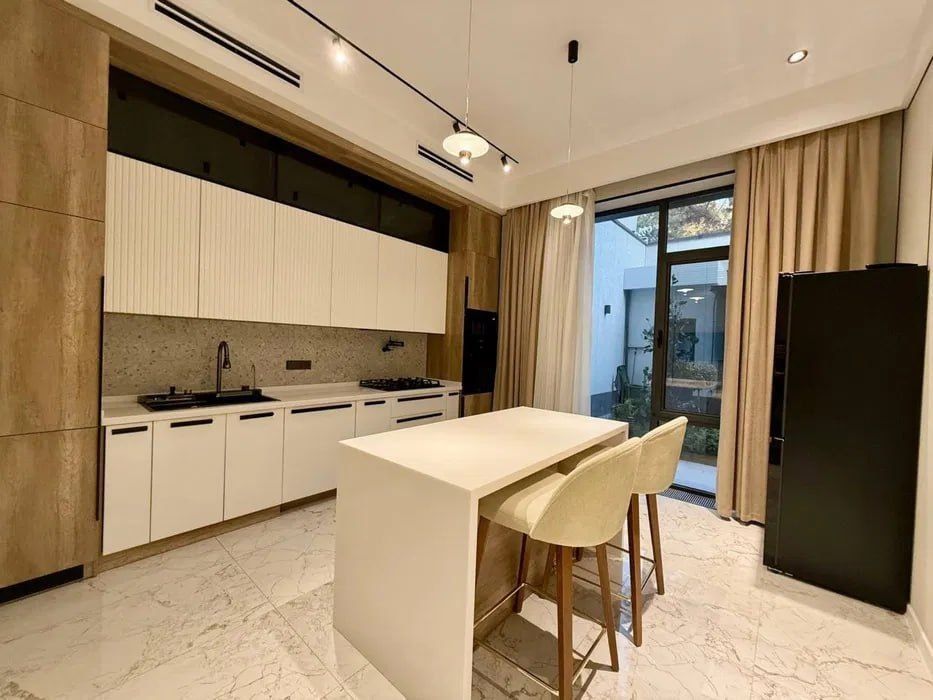 срочно продается хай-тек Евродом Амур-Темур махалла 3-соток 4-уровень