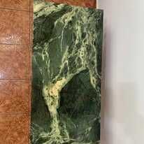 Masa decor living cu blat din marmura verde