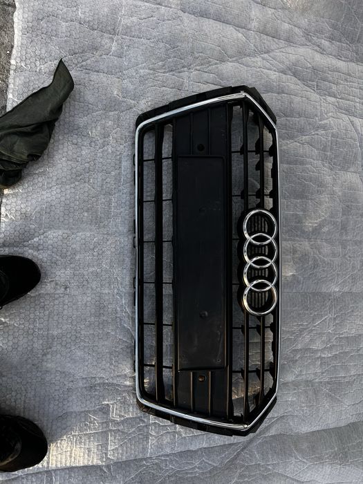 Grilă radiator audi a4.b9.