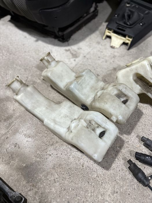 Бочек омывателя на BMW e34